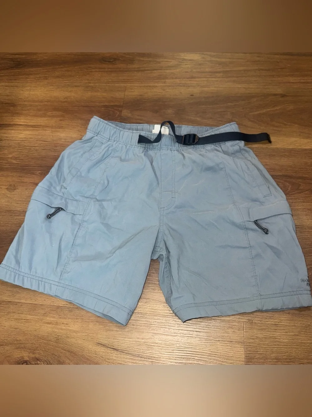 The North Face gray Belted Cargo Hiking Zip Pocket 9” Inseam Shorts Men’s Small